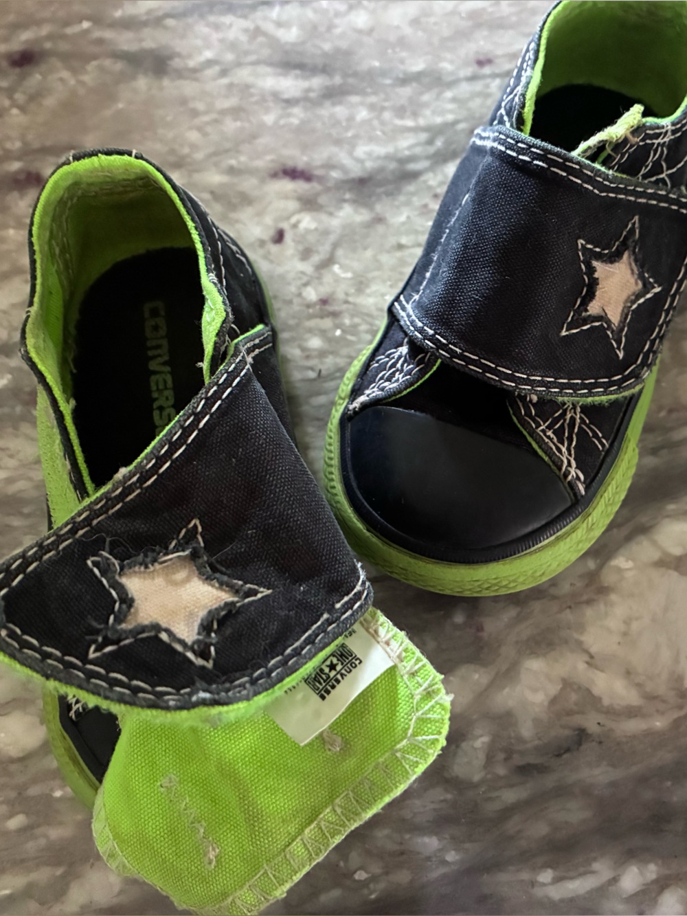 Converse Kids Black and Lime Green One Star Hook-and-Loop Sneakers